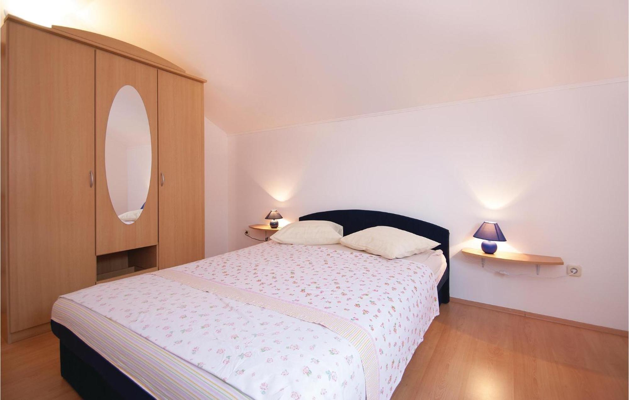 Lovely Apartment In Rovinj With Kitchen Exteriér fotografie