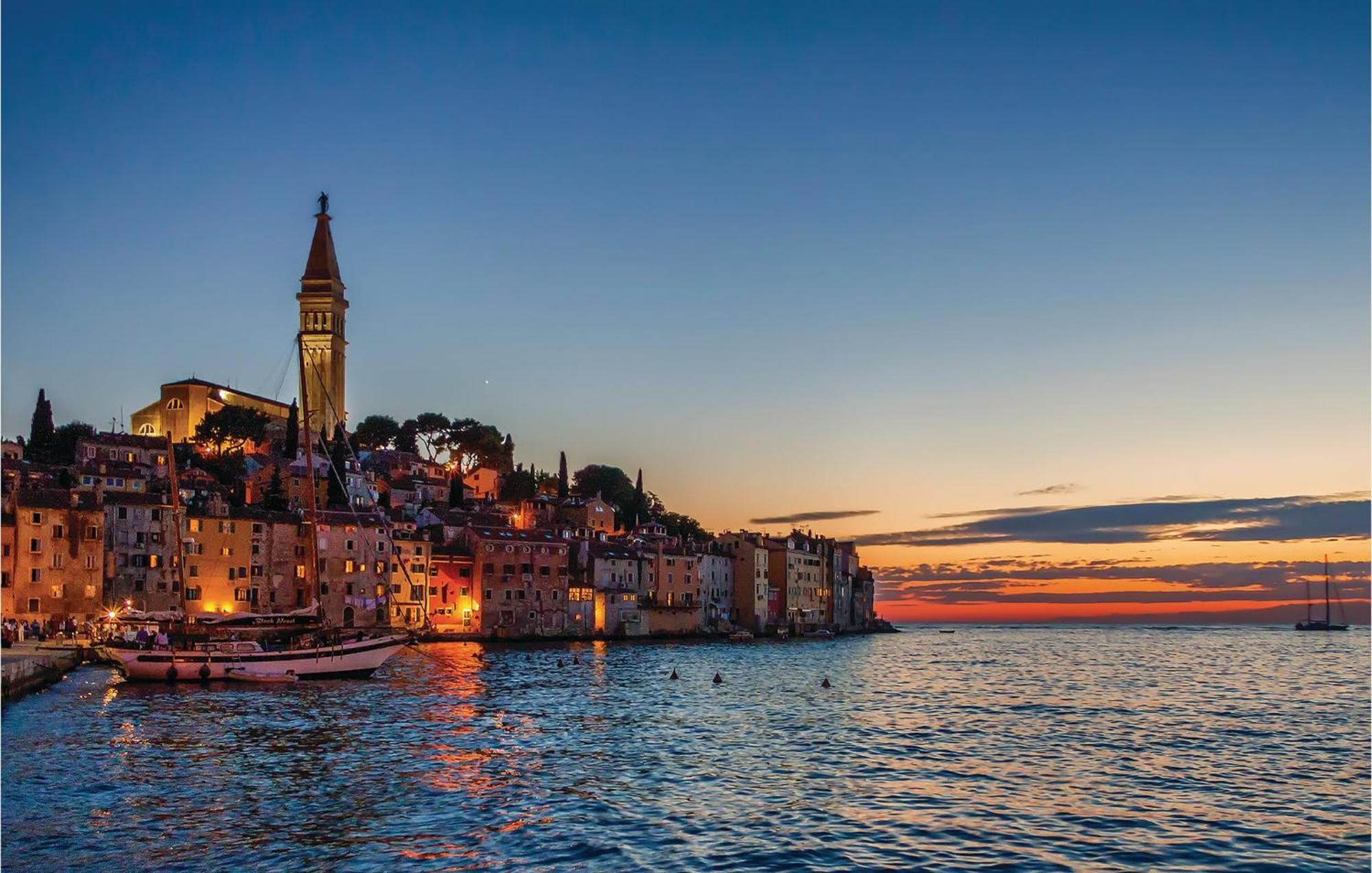 Lovely Apartment In Rovinj With Kitchen Exteriér fotografie